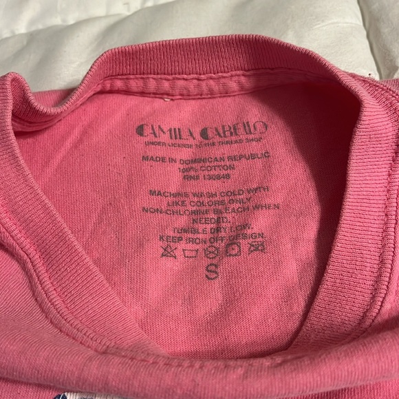 Camila Cabello pink tee shirt - Picture 4 of 4